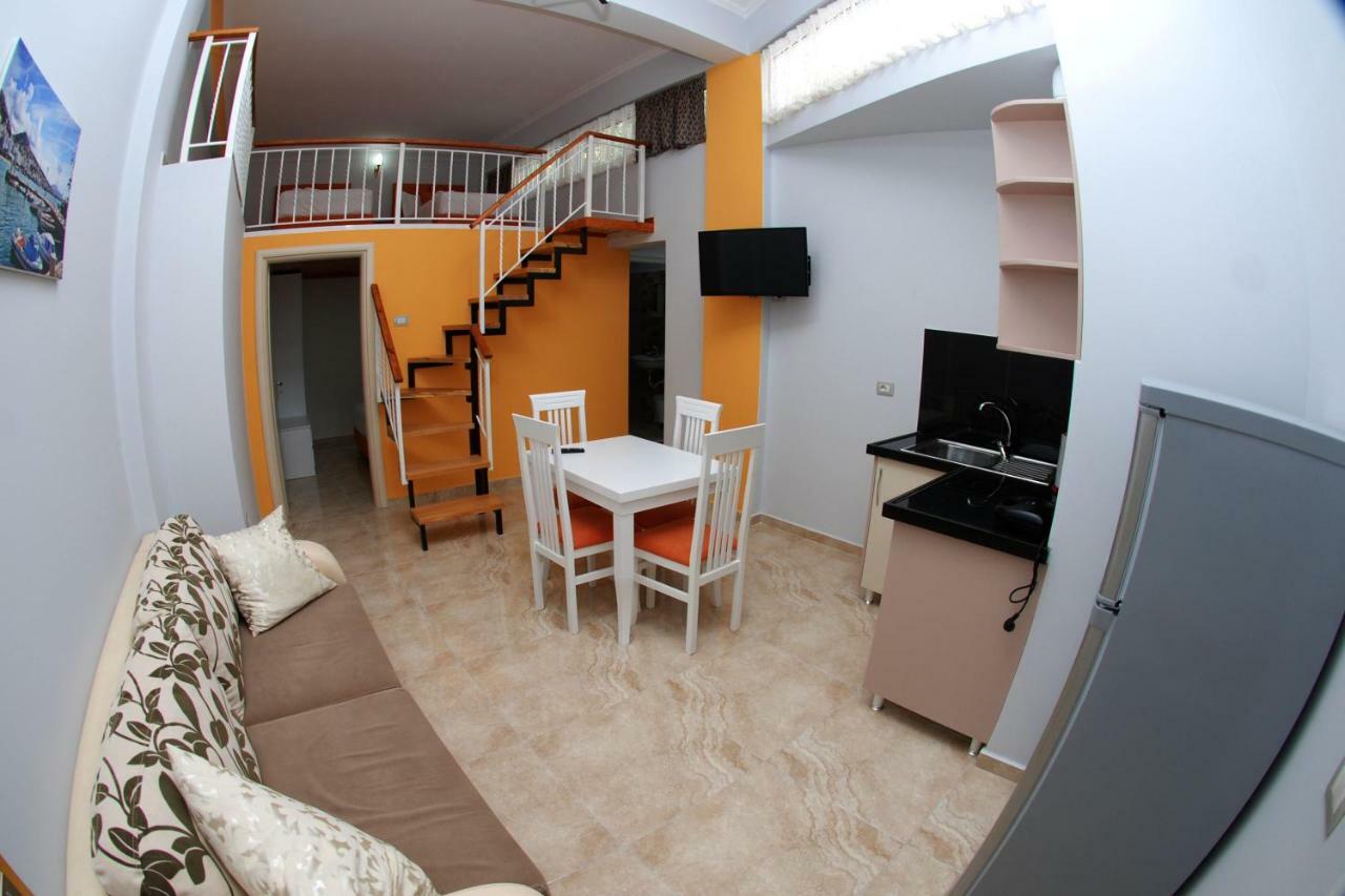 Crown Deluxe Apartments Sarandë Exterior foto